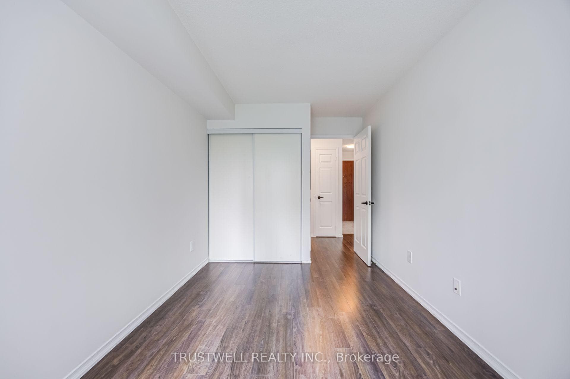 39 Pemberton Avenue Unit 401 photo 17