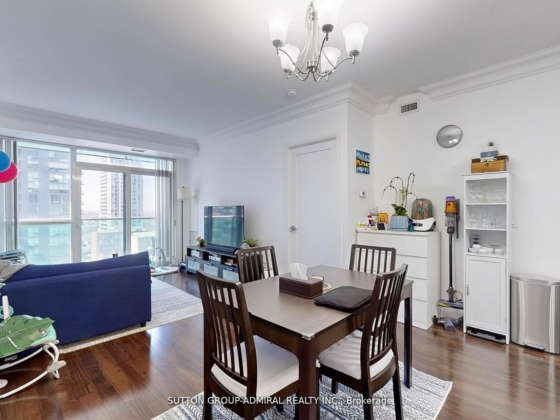 70 Roehampton Avenue Unit 1916 photo 8