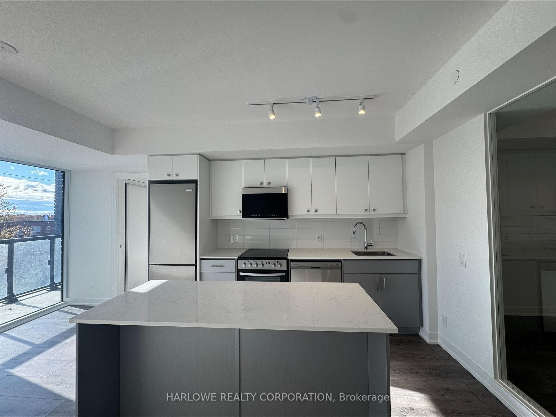 2 Manderley Drive Unit 425 photo 3