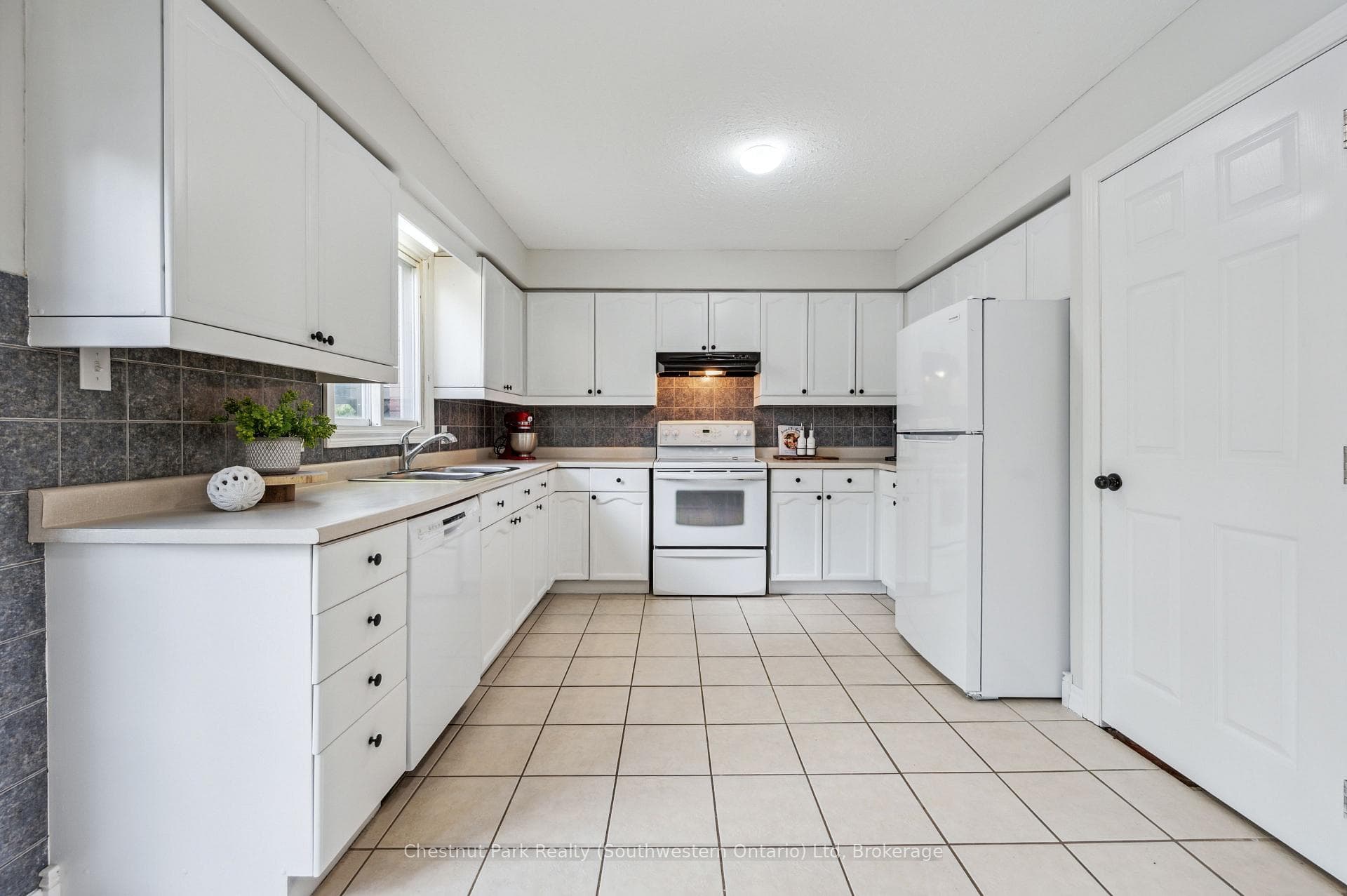32 Wilson Crescent photo 14