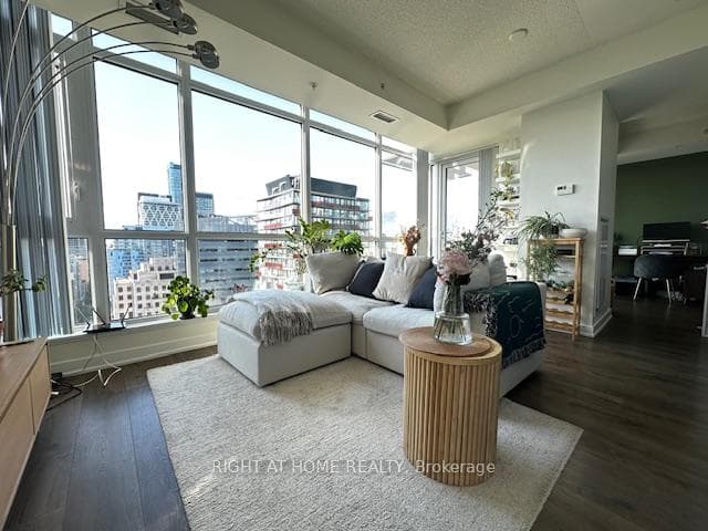 199 Richmond Street Unit 2210 photo 5