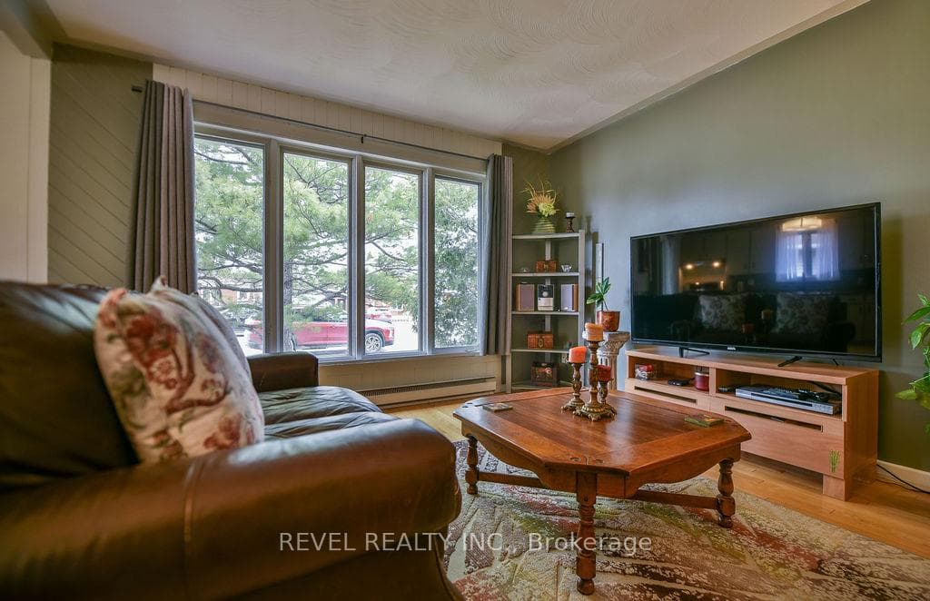 100 Brock Avenue photo 11