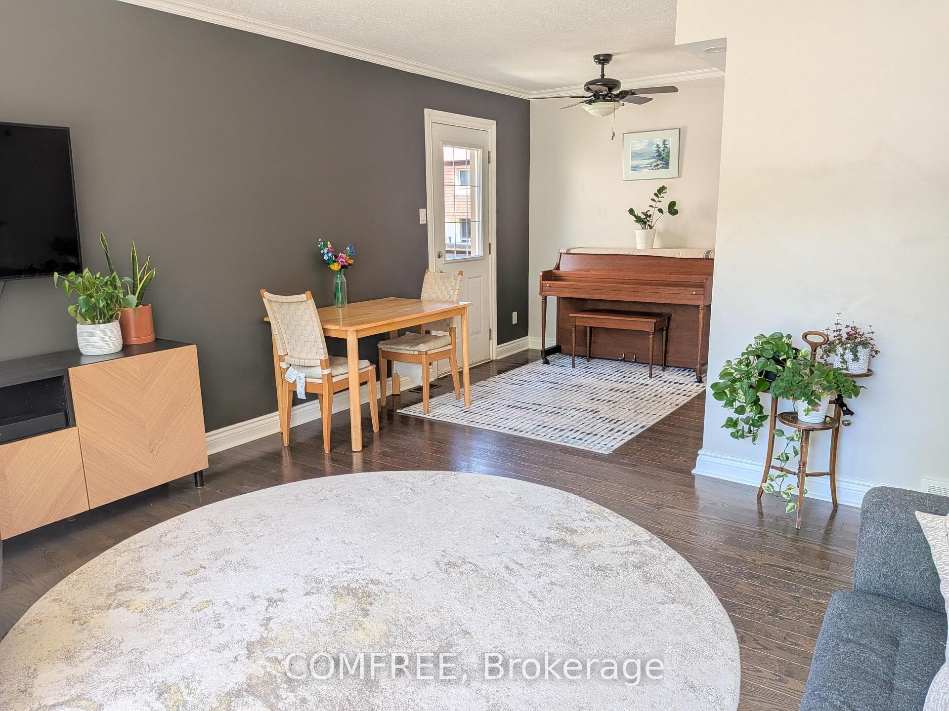 8B Forester Crescent photo 5