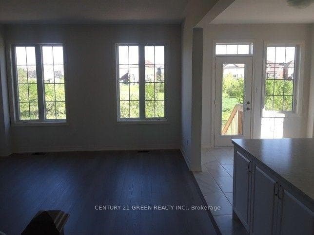85 Riverwalk Drive photo 3