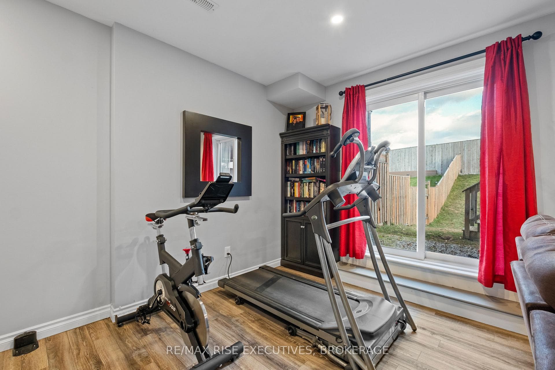 958 Swanfield Street photo 25