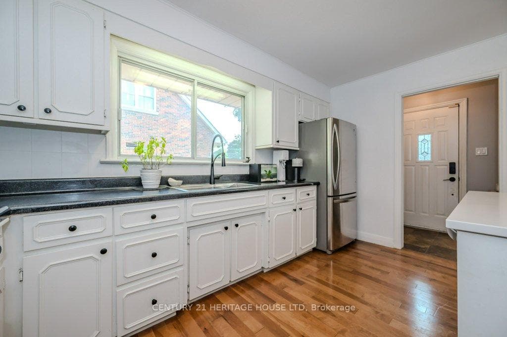 93 William Street photo 13