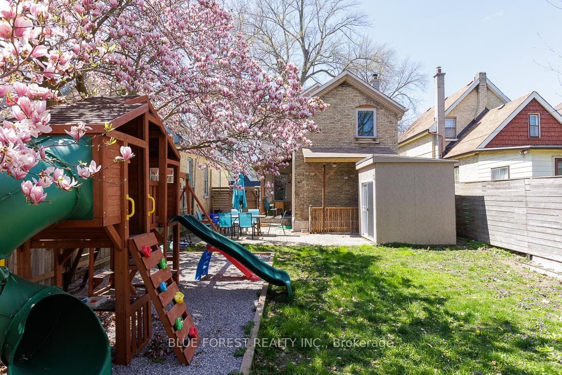 33 Wilson Avenue photo 22
