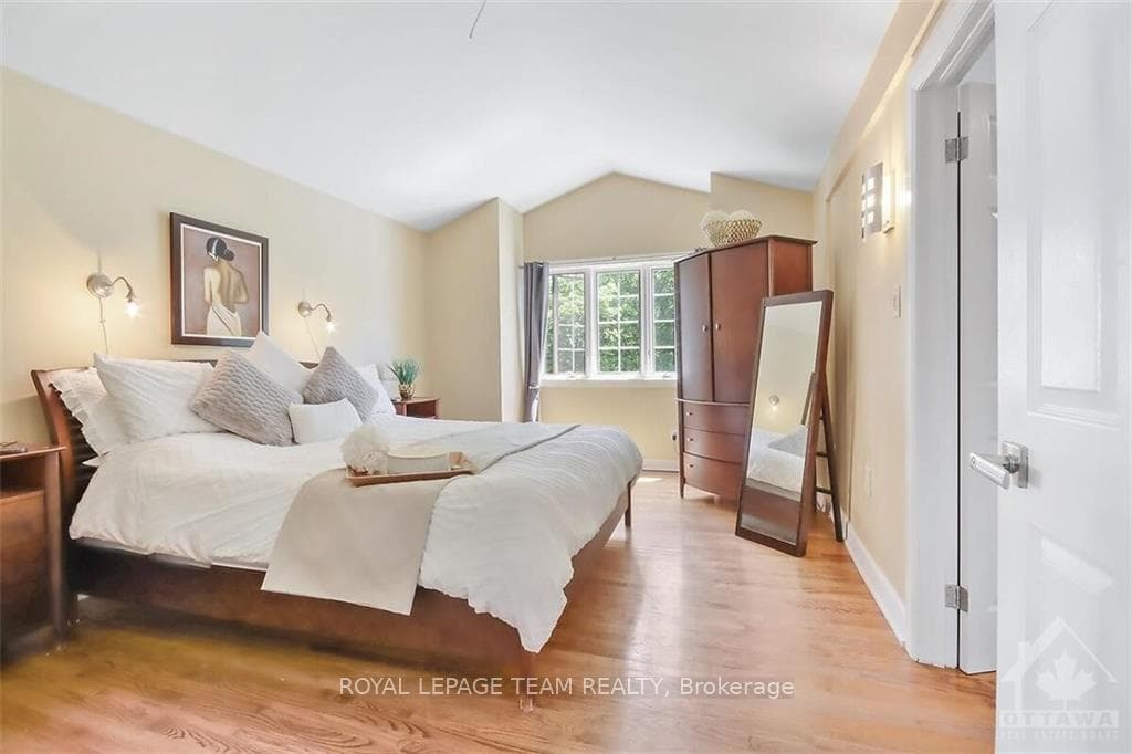 1070 BRAVAR Drive photo 18