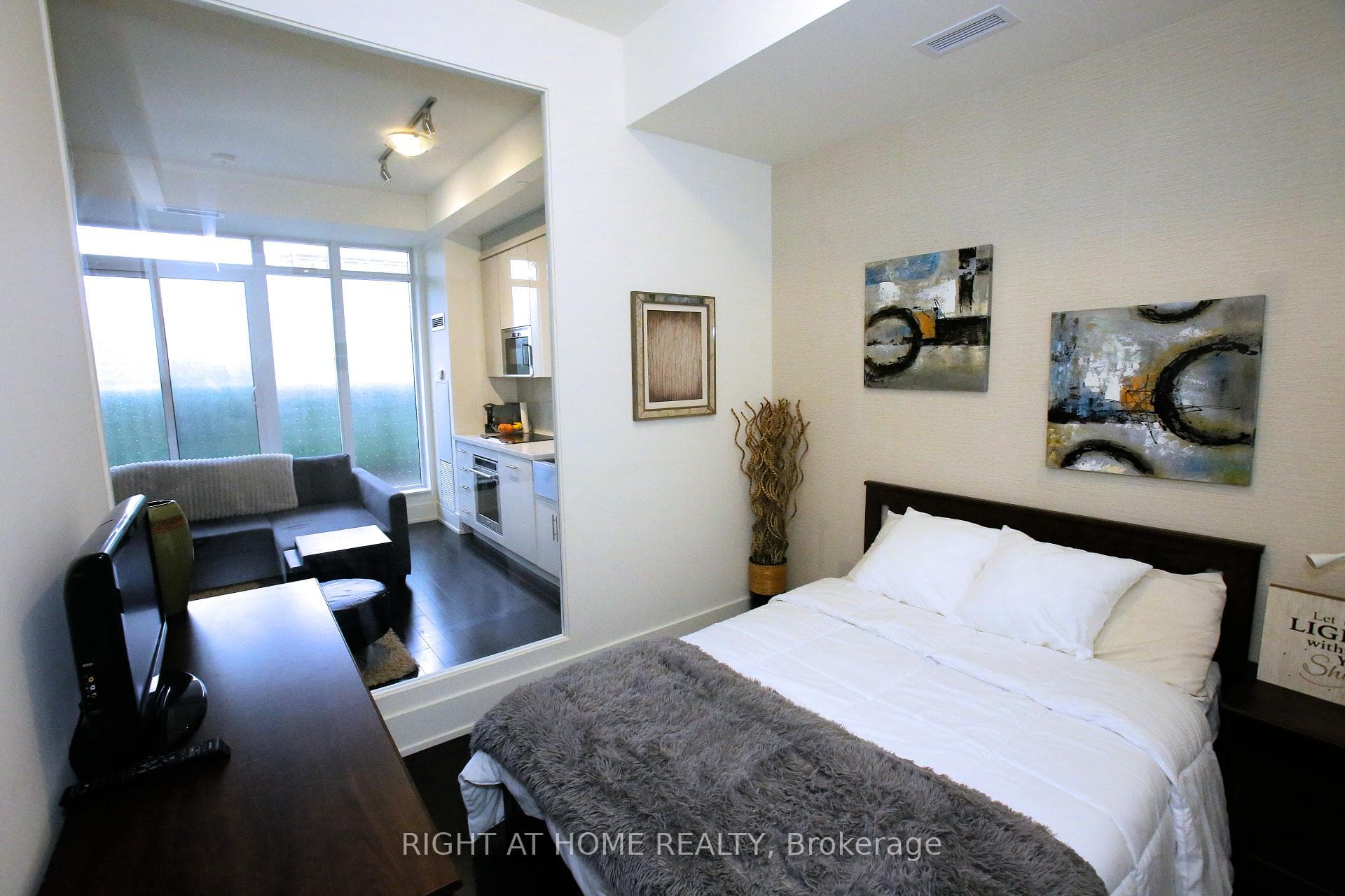 330 Richmond Street Unit 210 photo 1