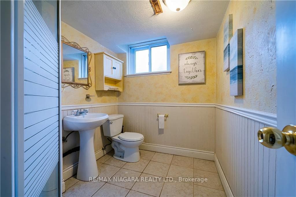 22 Vanier Court photo 26