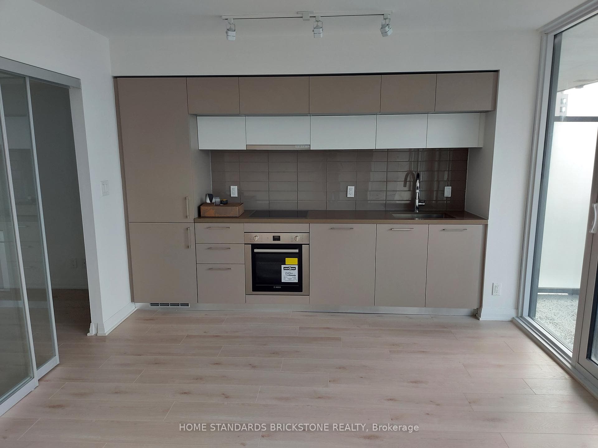 99 Foxbar Road Unit 605 photo 11