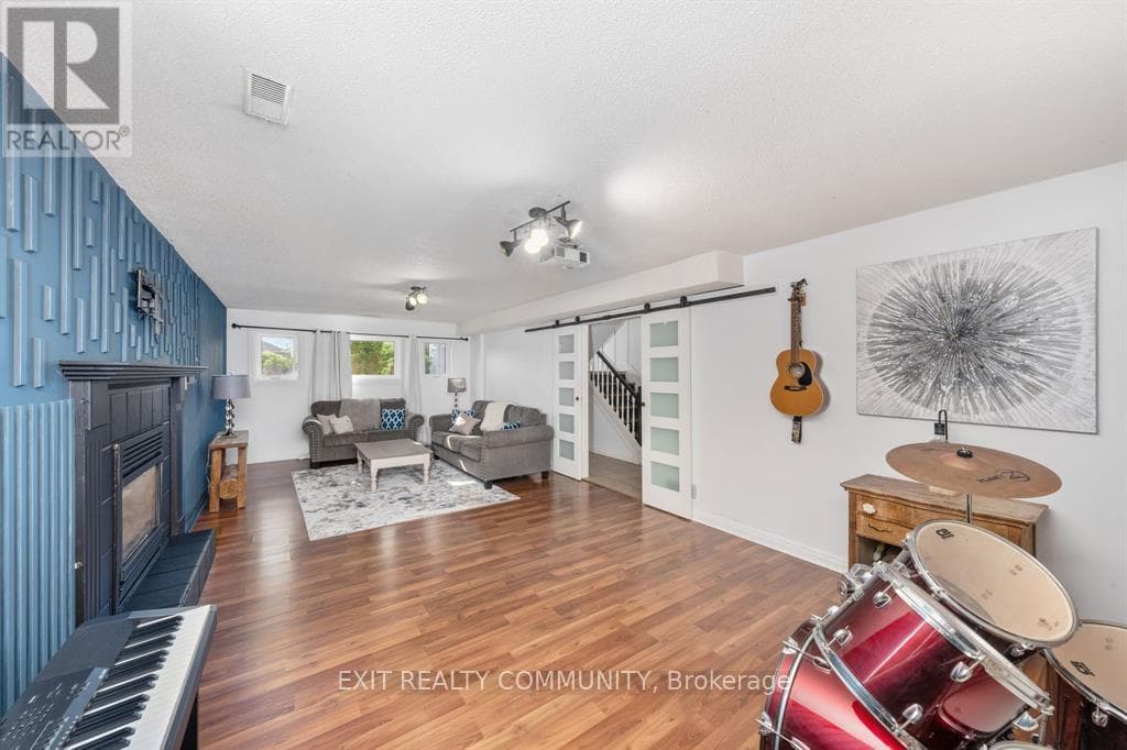 1054 Finch Drive photo 18