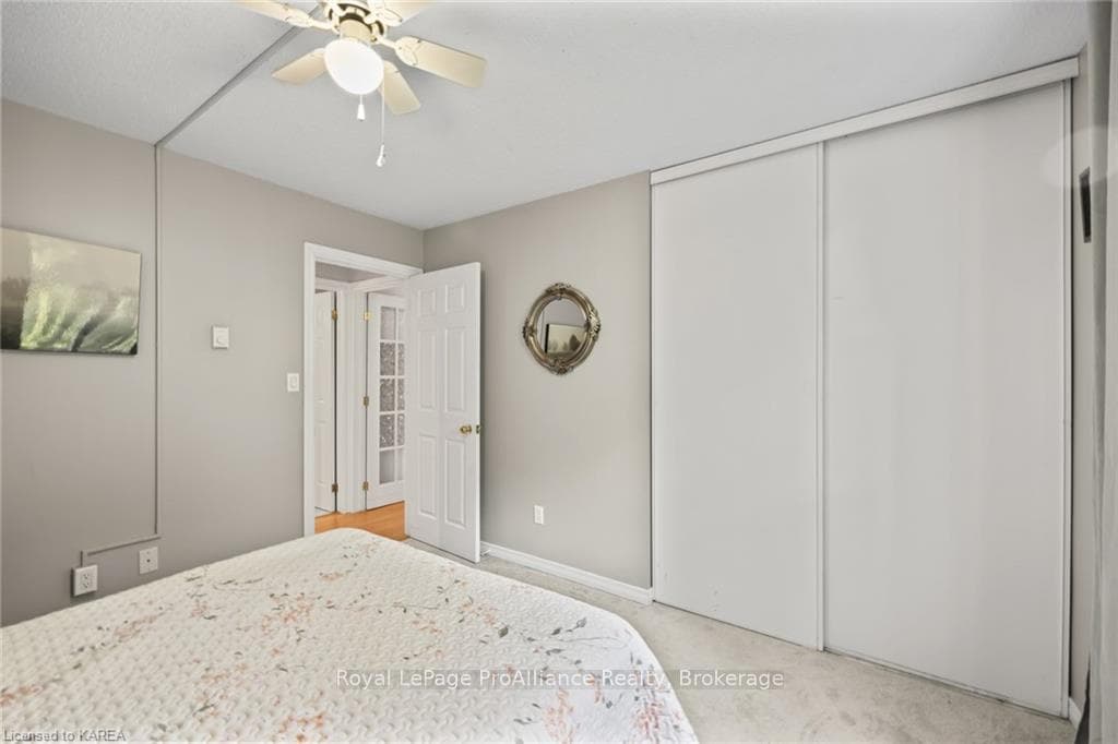 580 ARMSTRONG Road Unit 202 photo 16