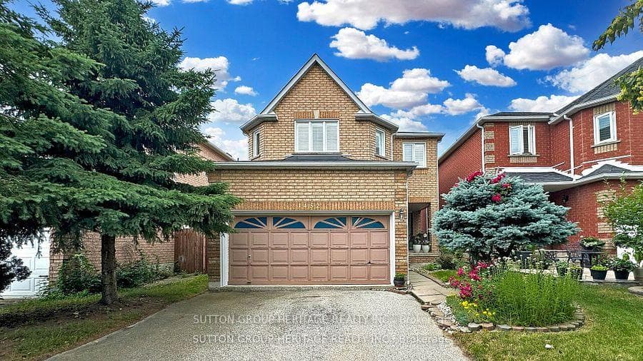 1452 Sandhurst Crescent photo 2