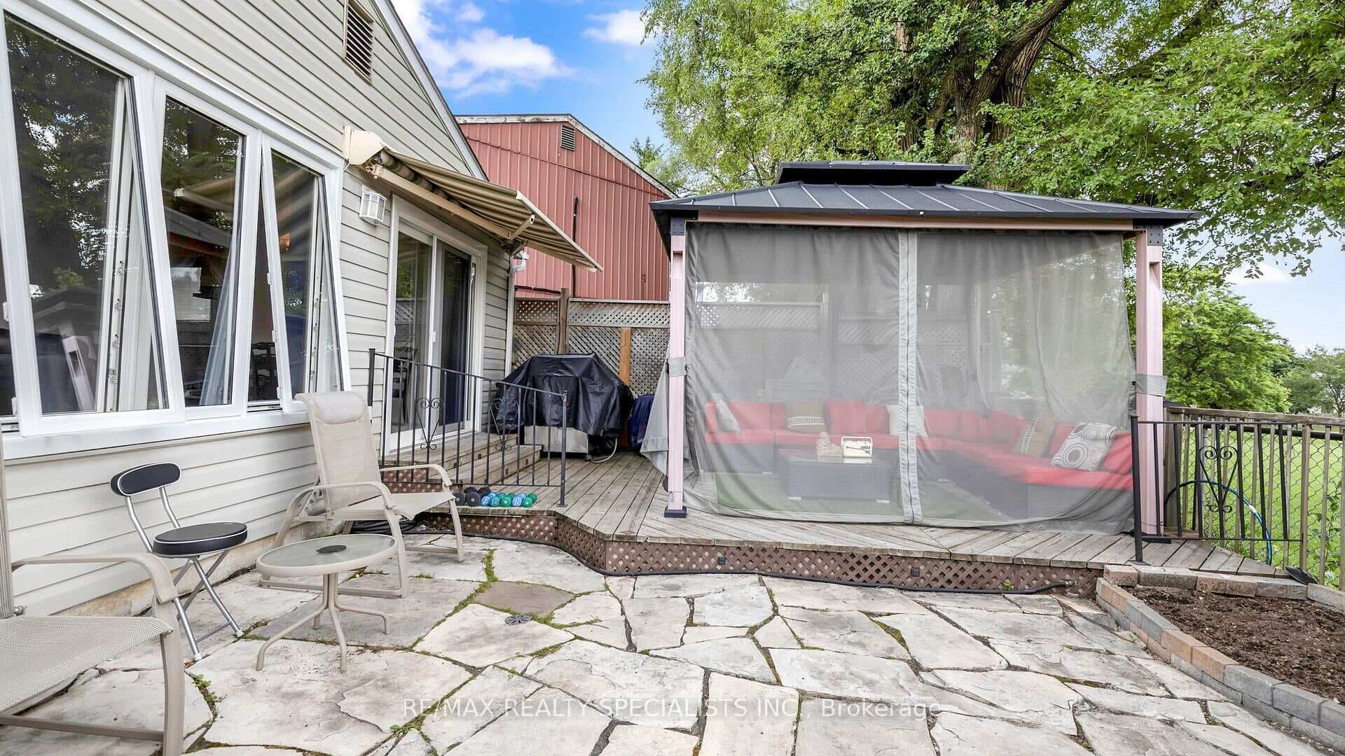 12 Huntington Court photo 36