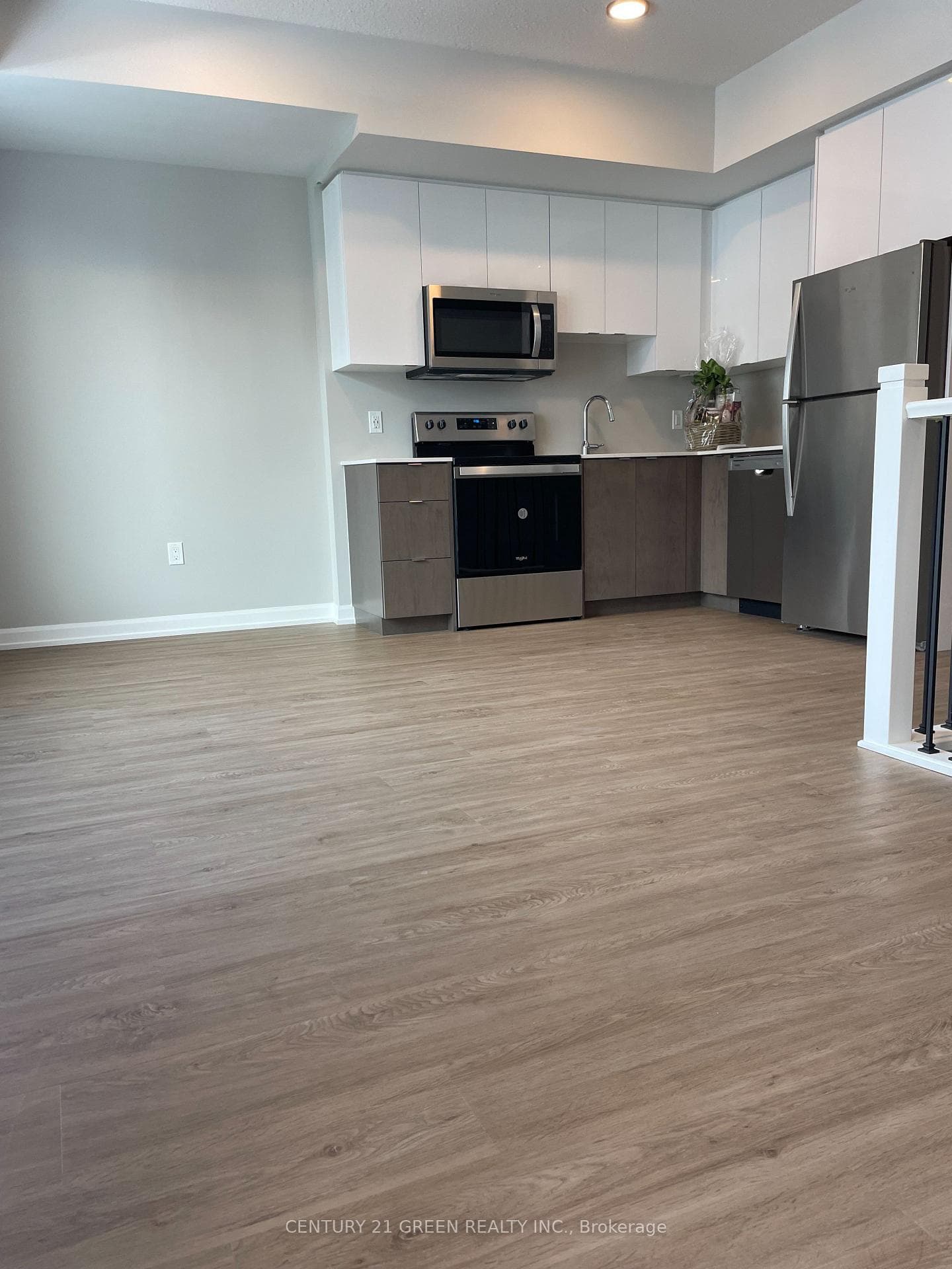 708 Woolwich Street Unit 219 photo 2