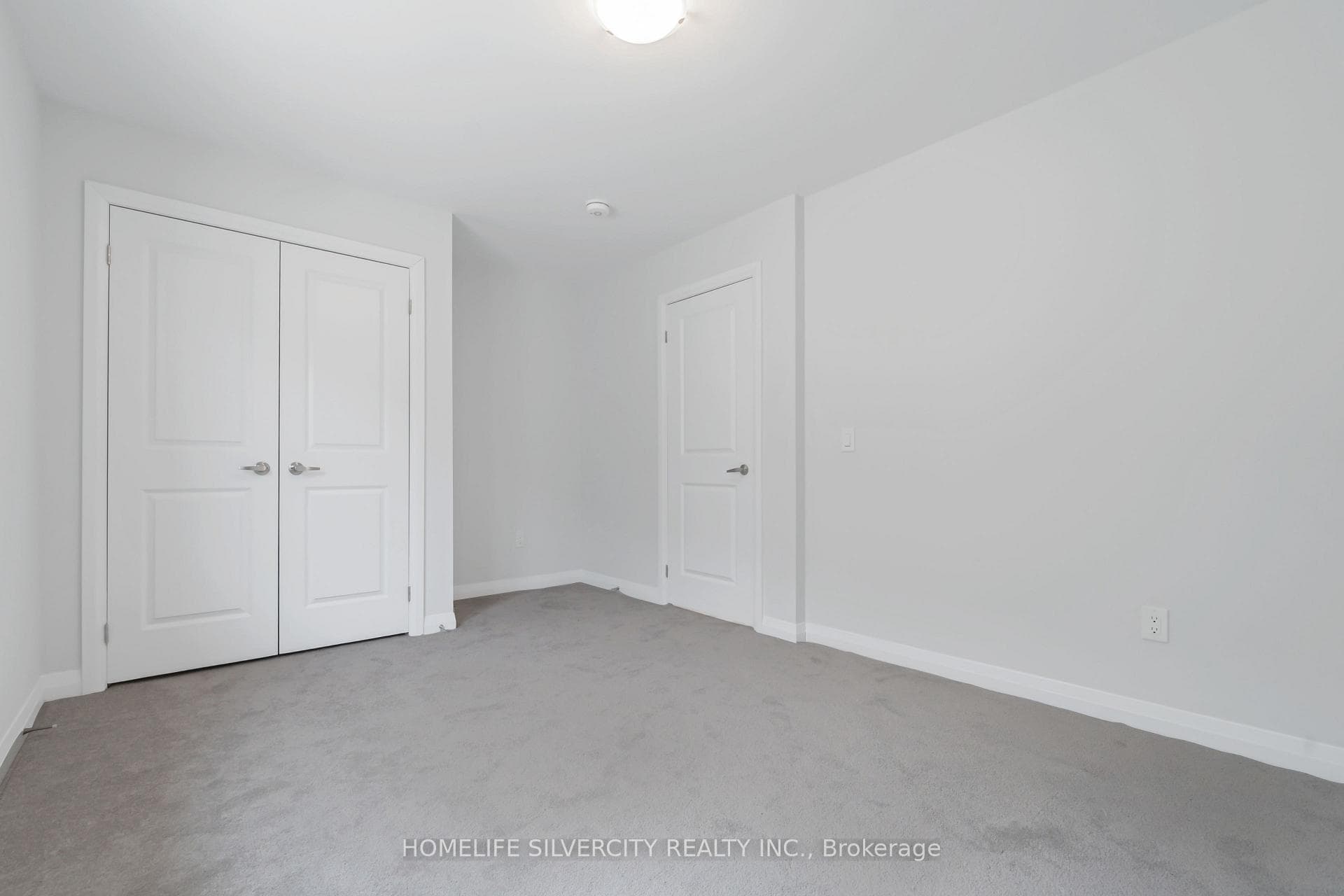 1427 Upper Thames Drive photo 33