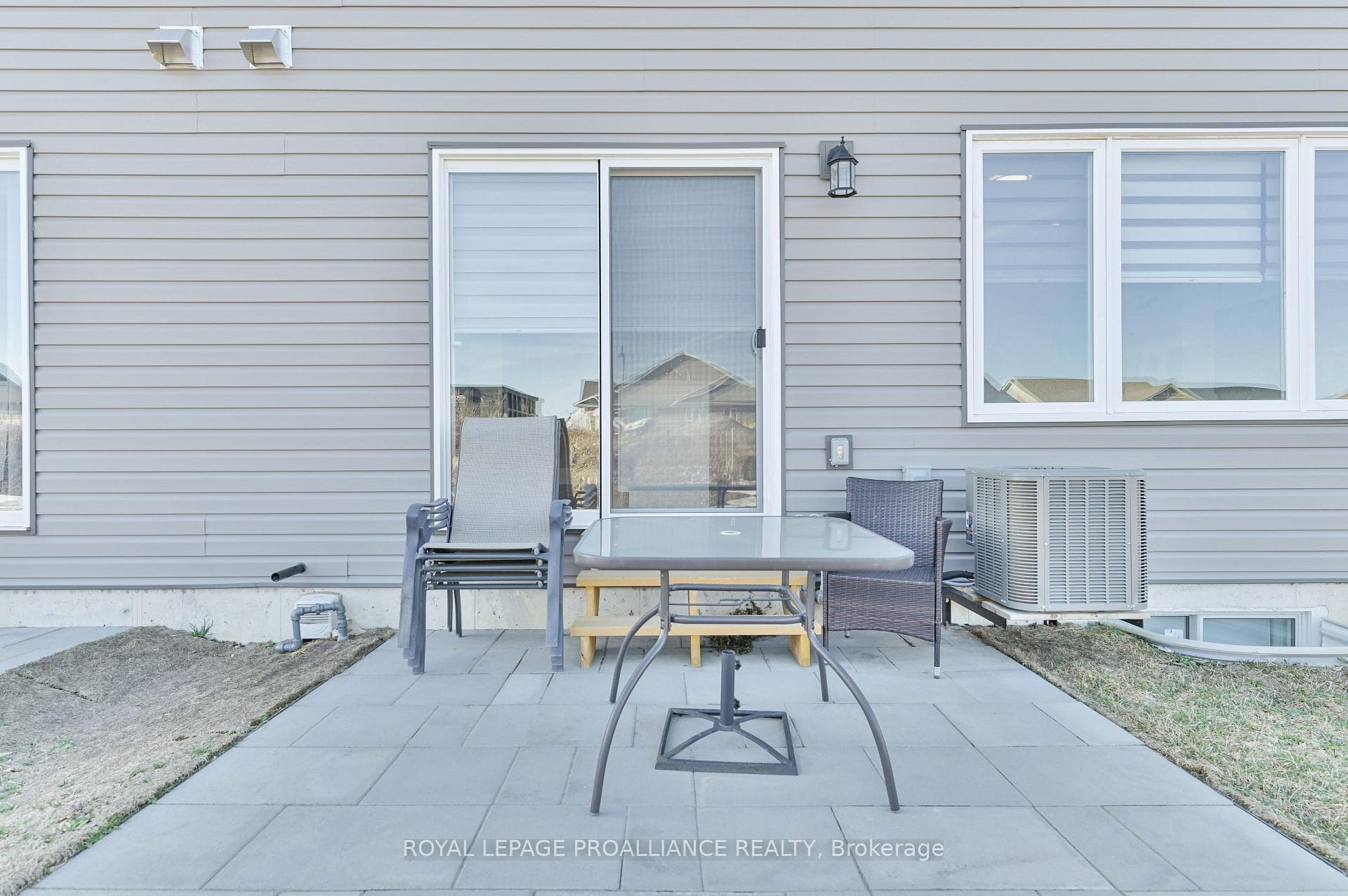 74 Campbell Crescent photo 27