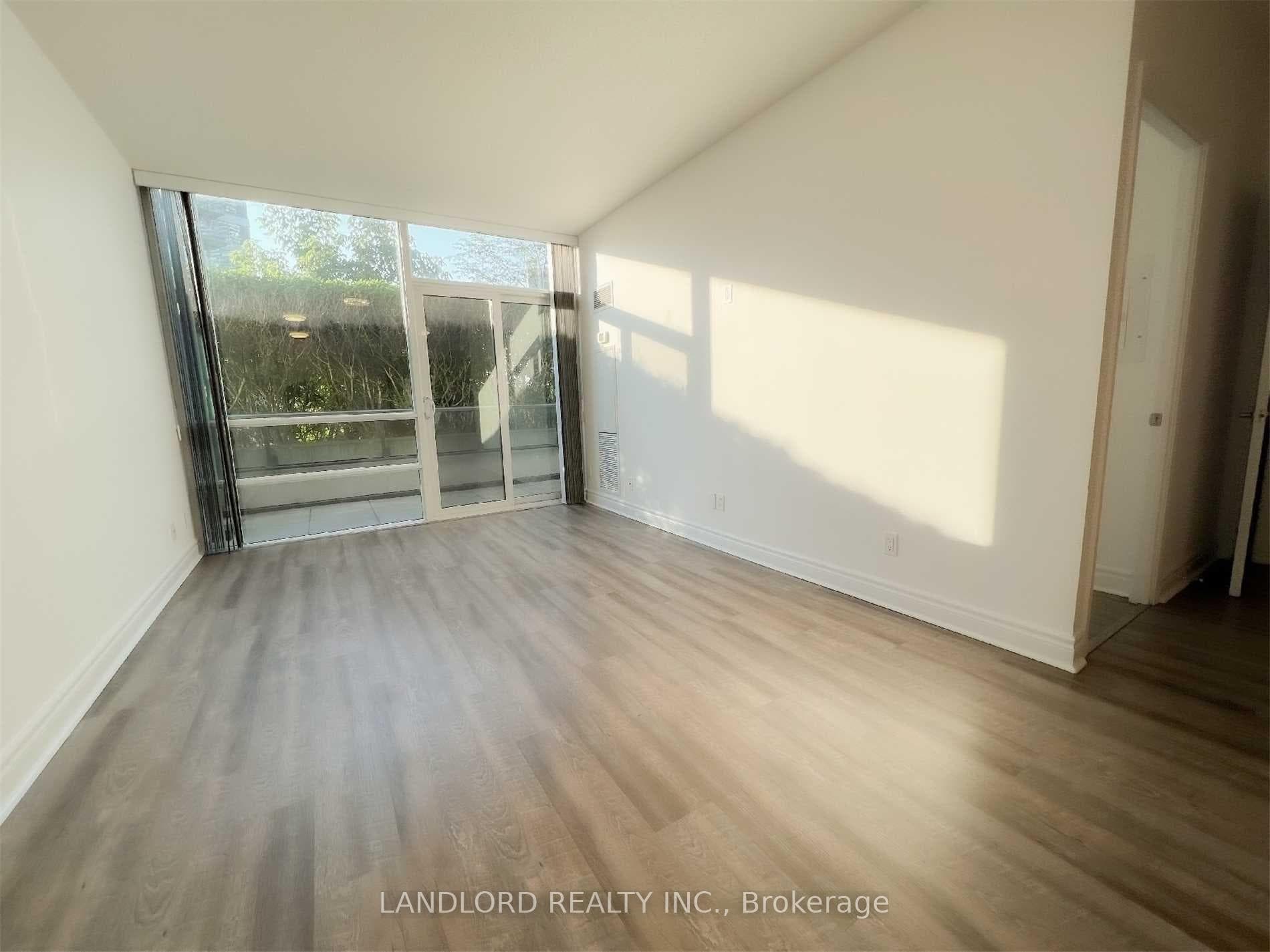 2240 Lakeshore Boulevard Unit 309 photo 8