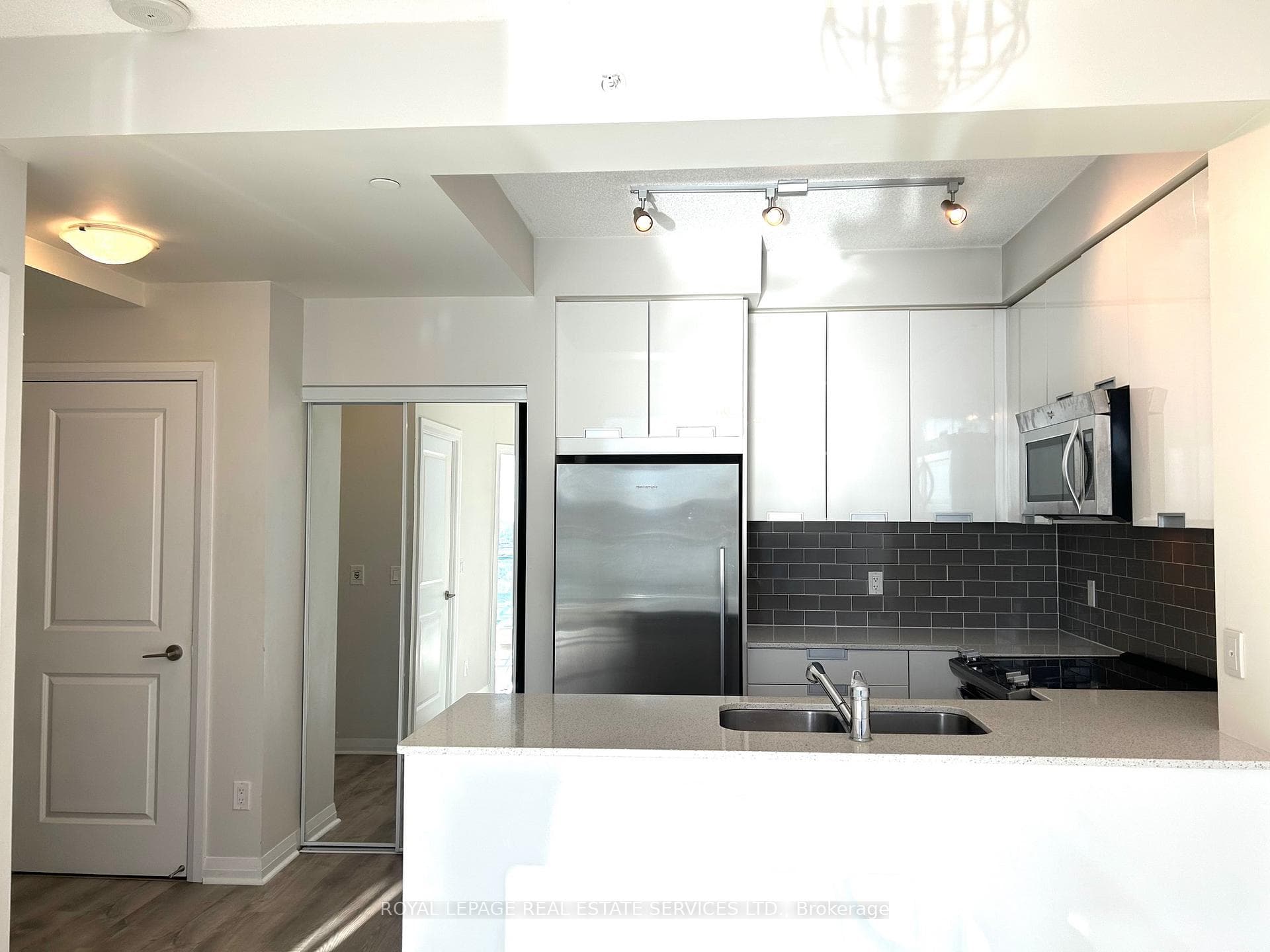 55 Eglinton Avenue Unit 1701 photo 9