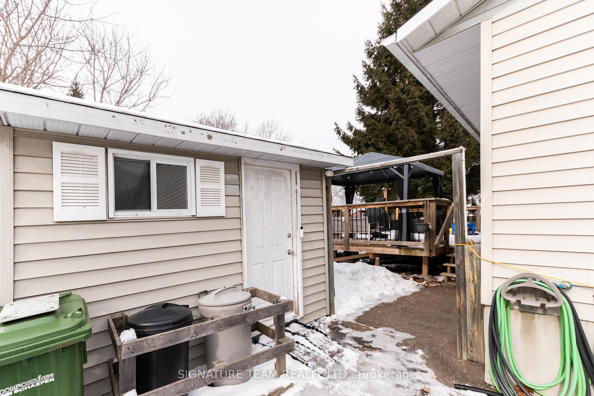 122 Springfield Crescent photo 4