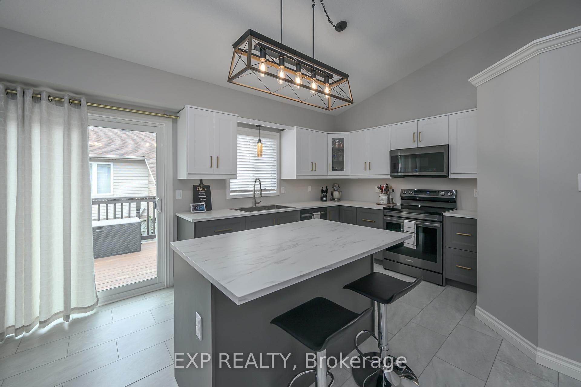 15 Bowcott Crescent photo 6