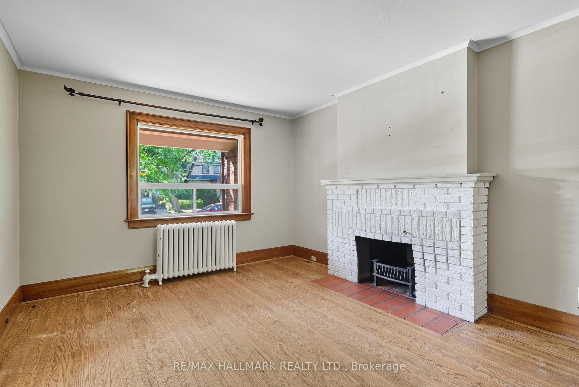 386 Belsize Drive photo 10