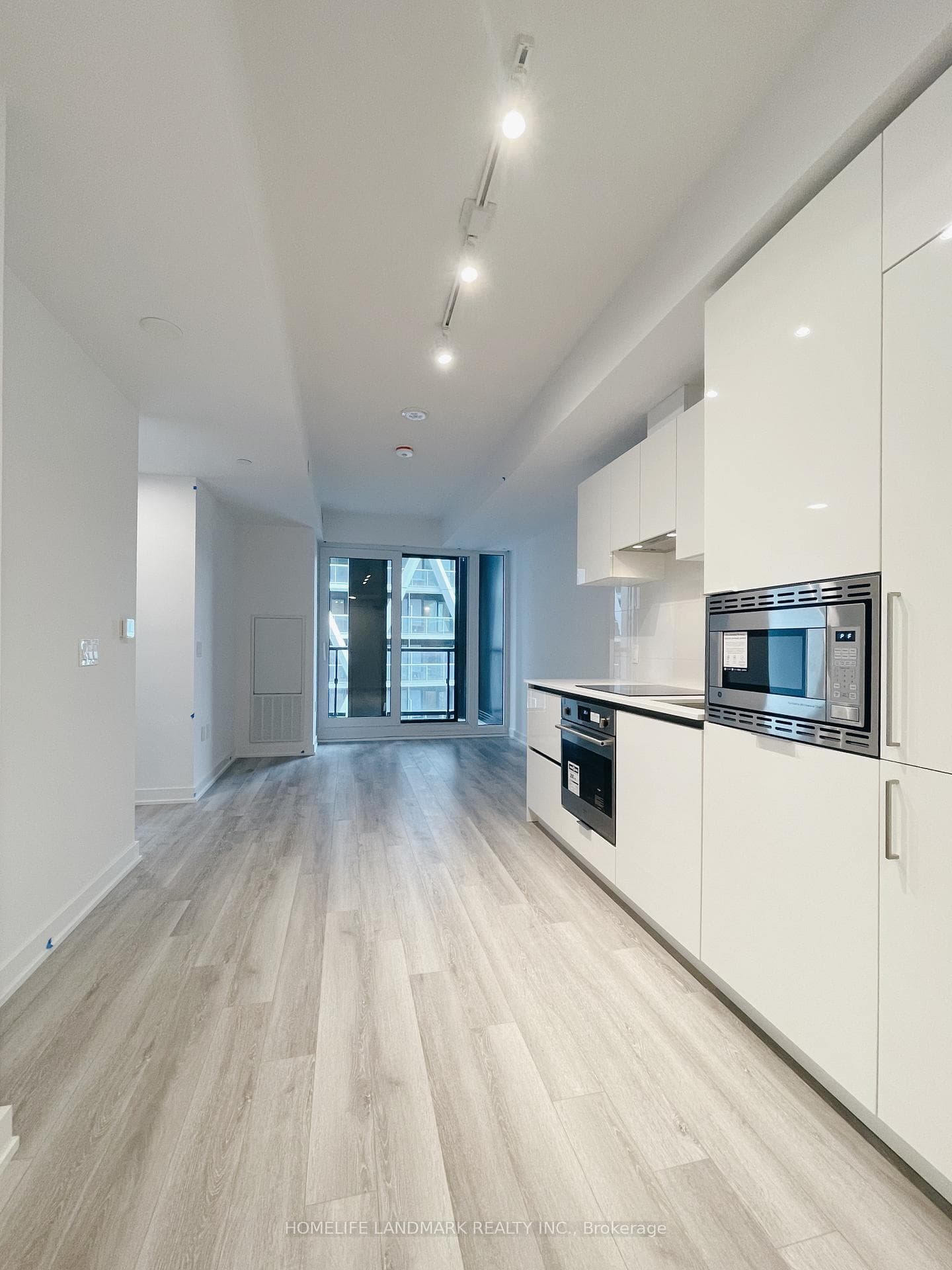 238 Simcoe Street Unit 2007 photo 1