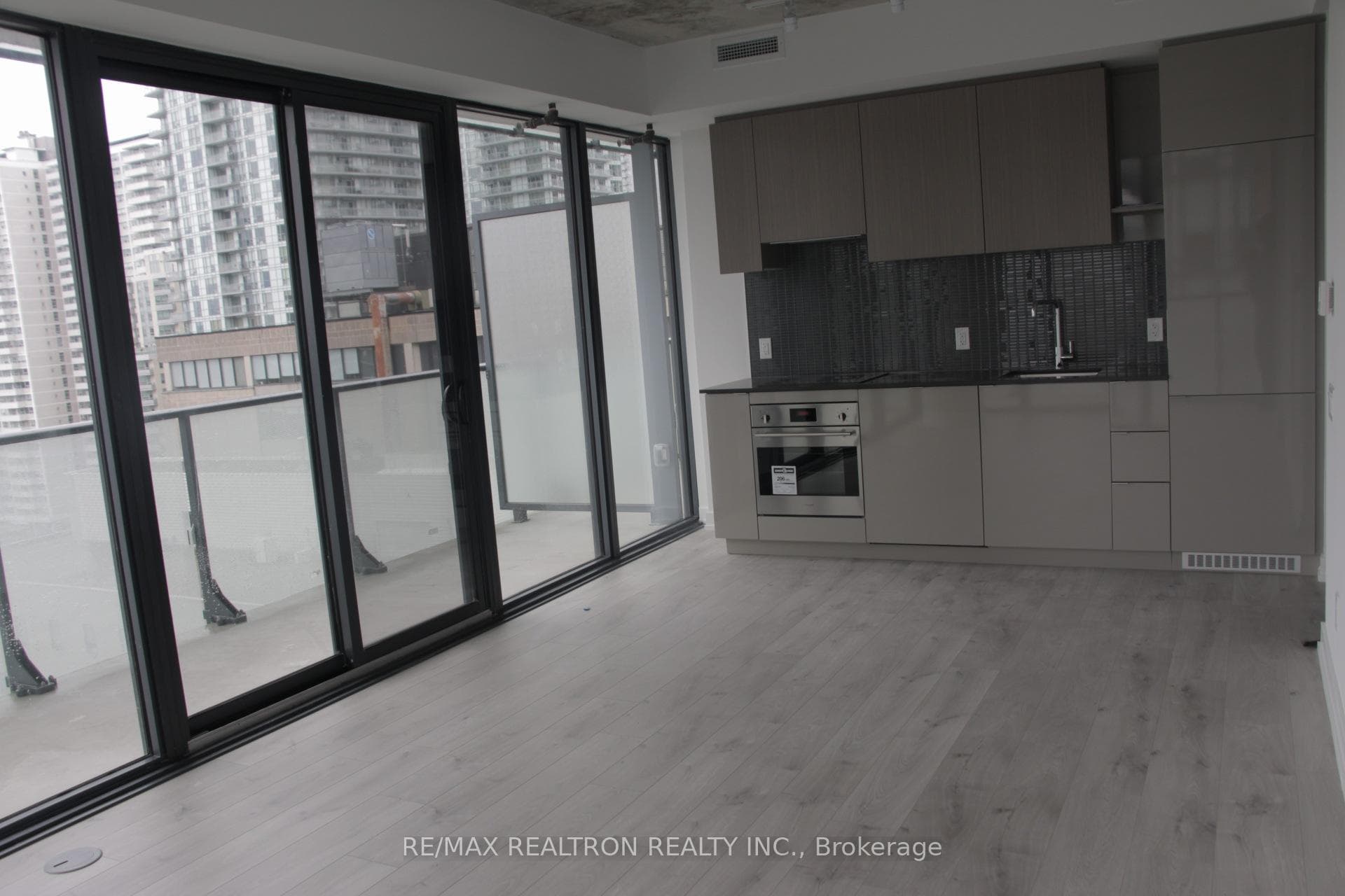 161 Roehampton Avenue Unit 1210 photo 5
