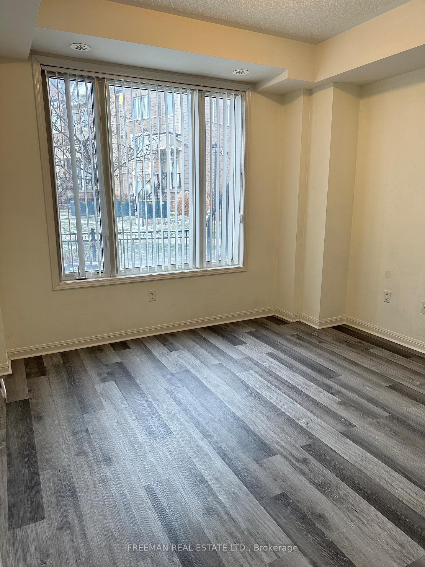 3135 Boxford Crescent Unit 16 photo 11
