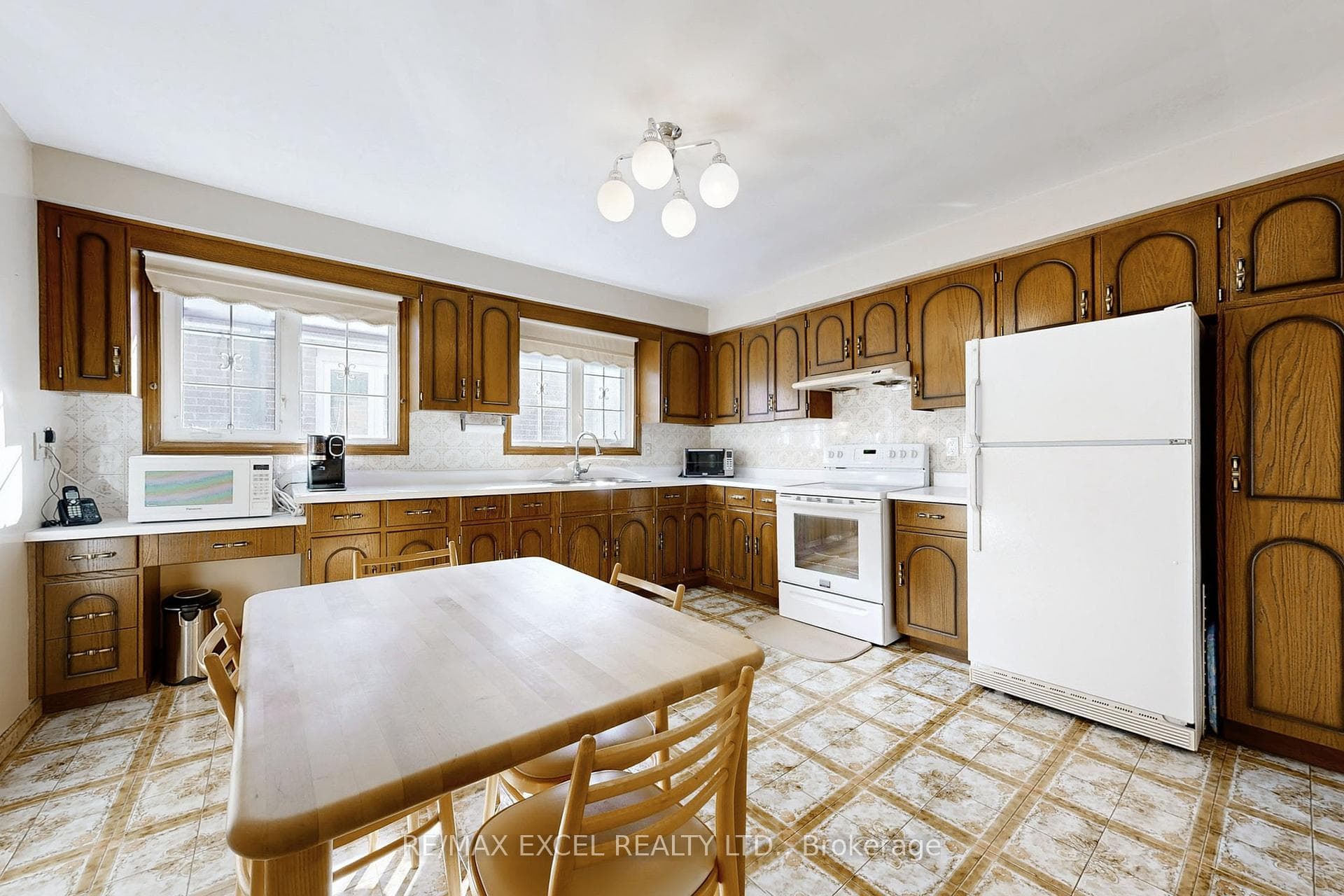 1089A Lillian Street photo 11