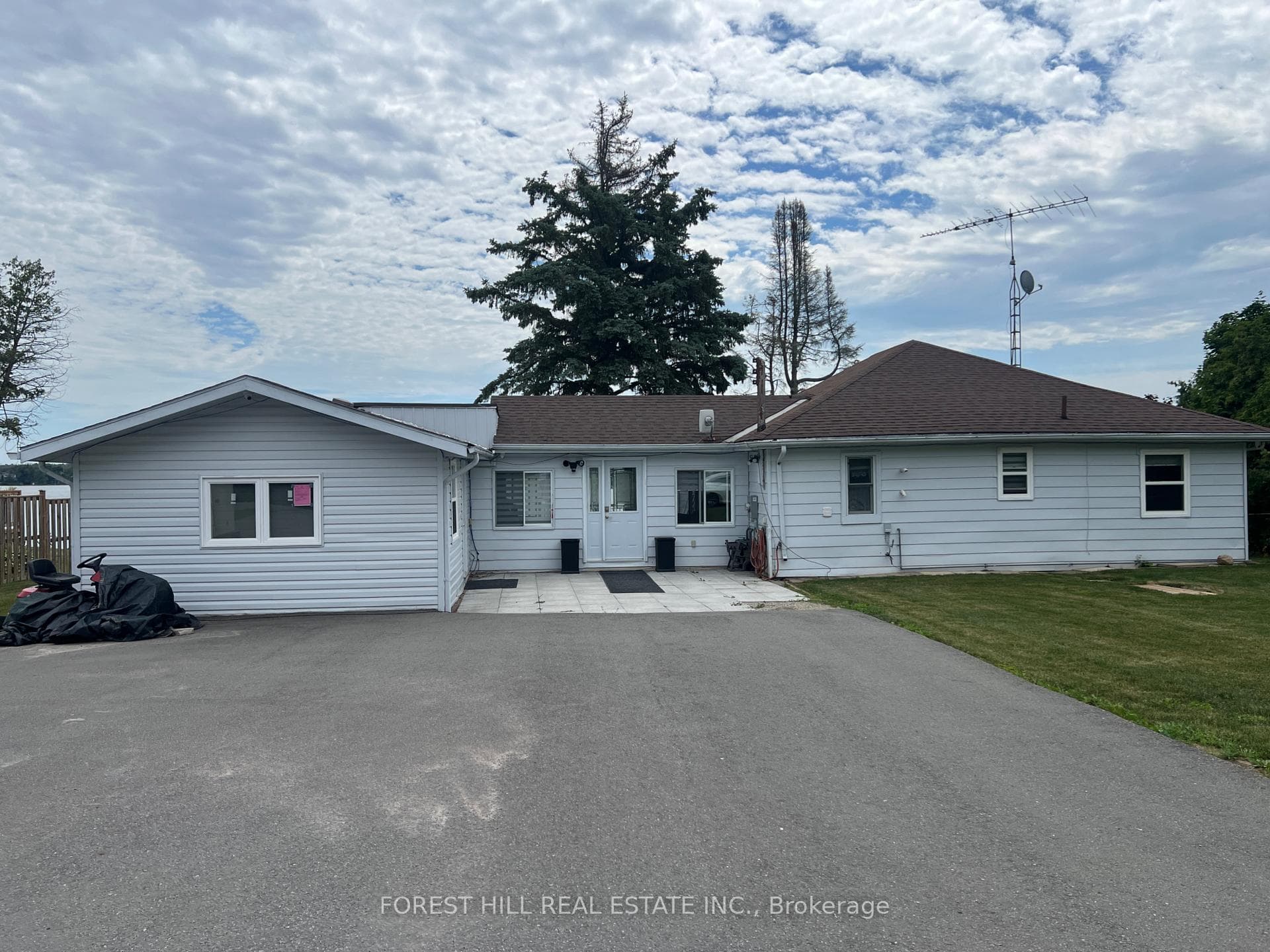 1161 Connaught Drive photo 44