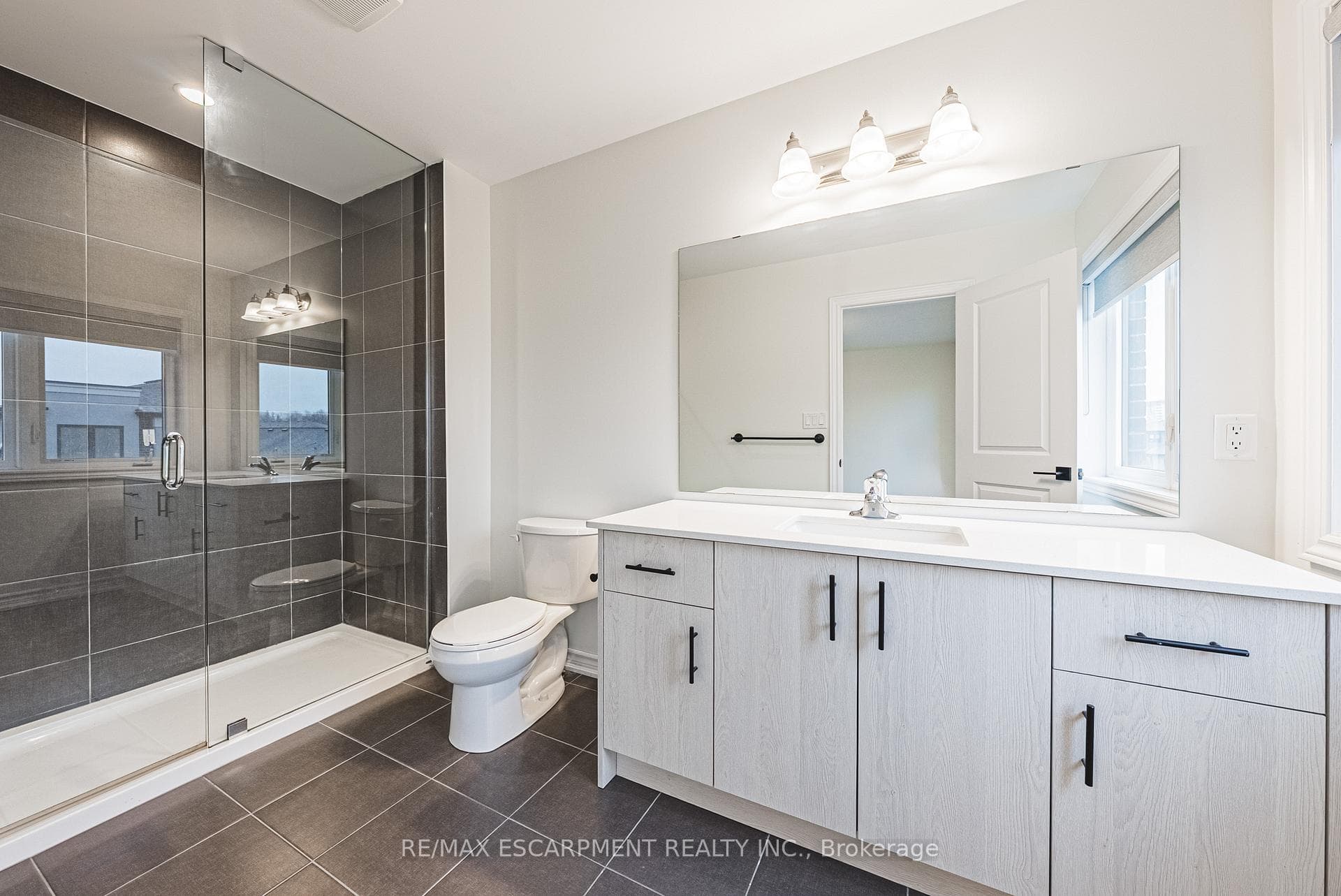 47 Cadwell Lane photo 15