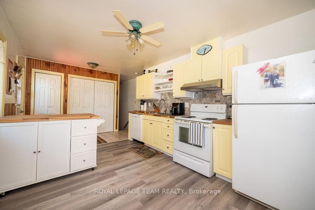 3186 ROUND LAKE Road photo 9