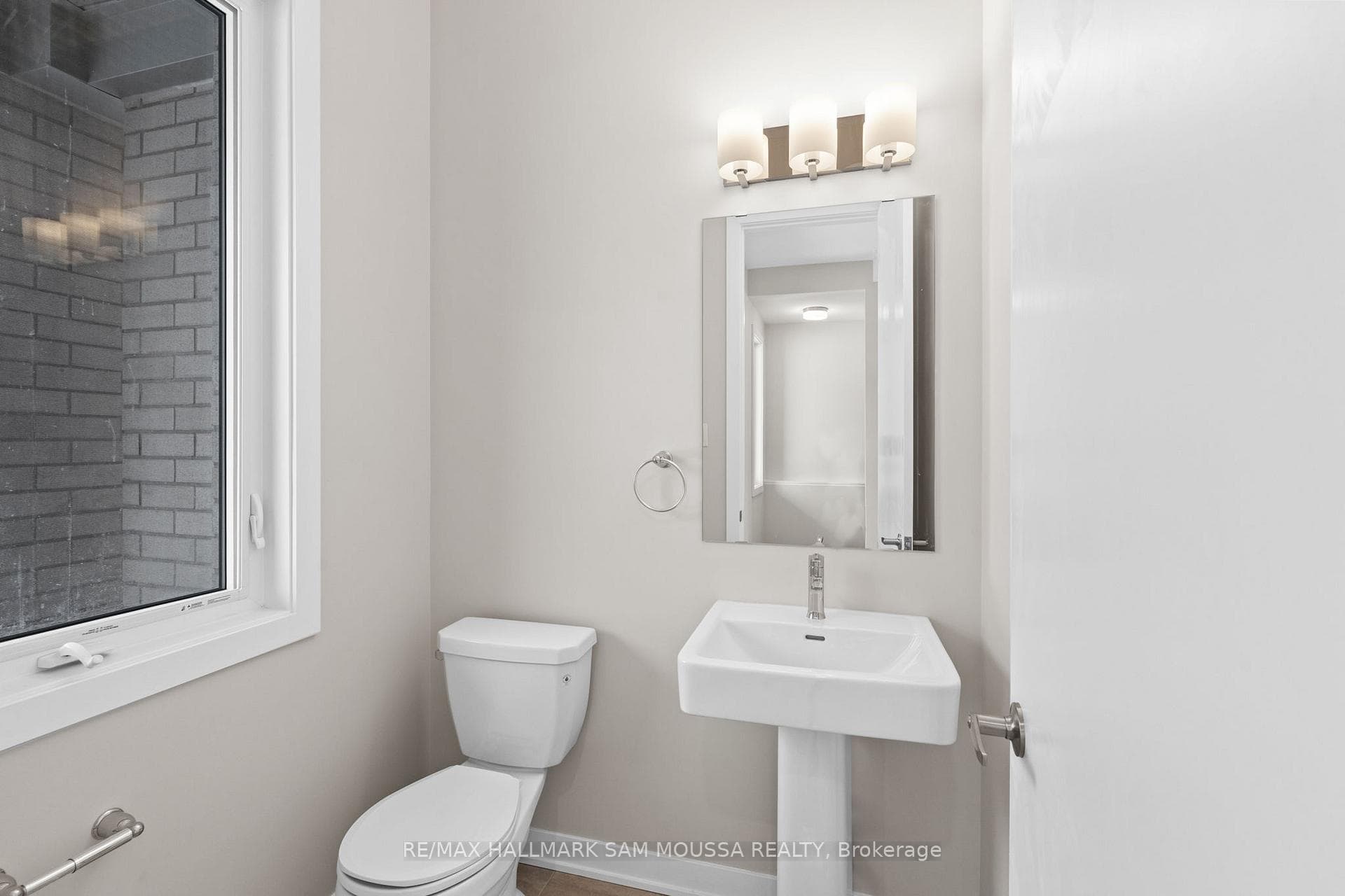 410 Euphoria Crescent photo 23