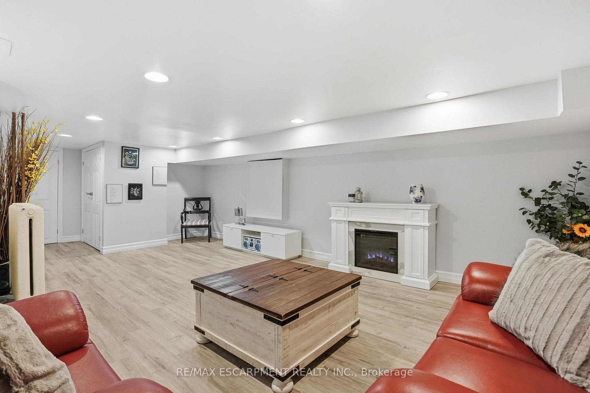 81 Simcoe Street photo 38