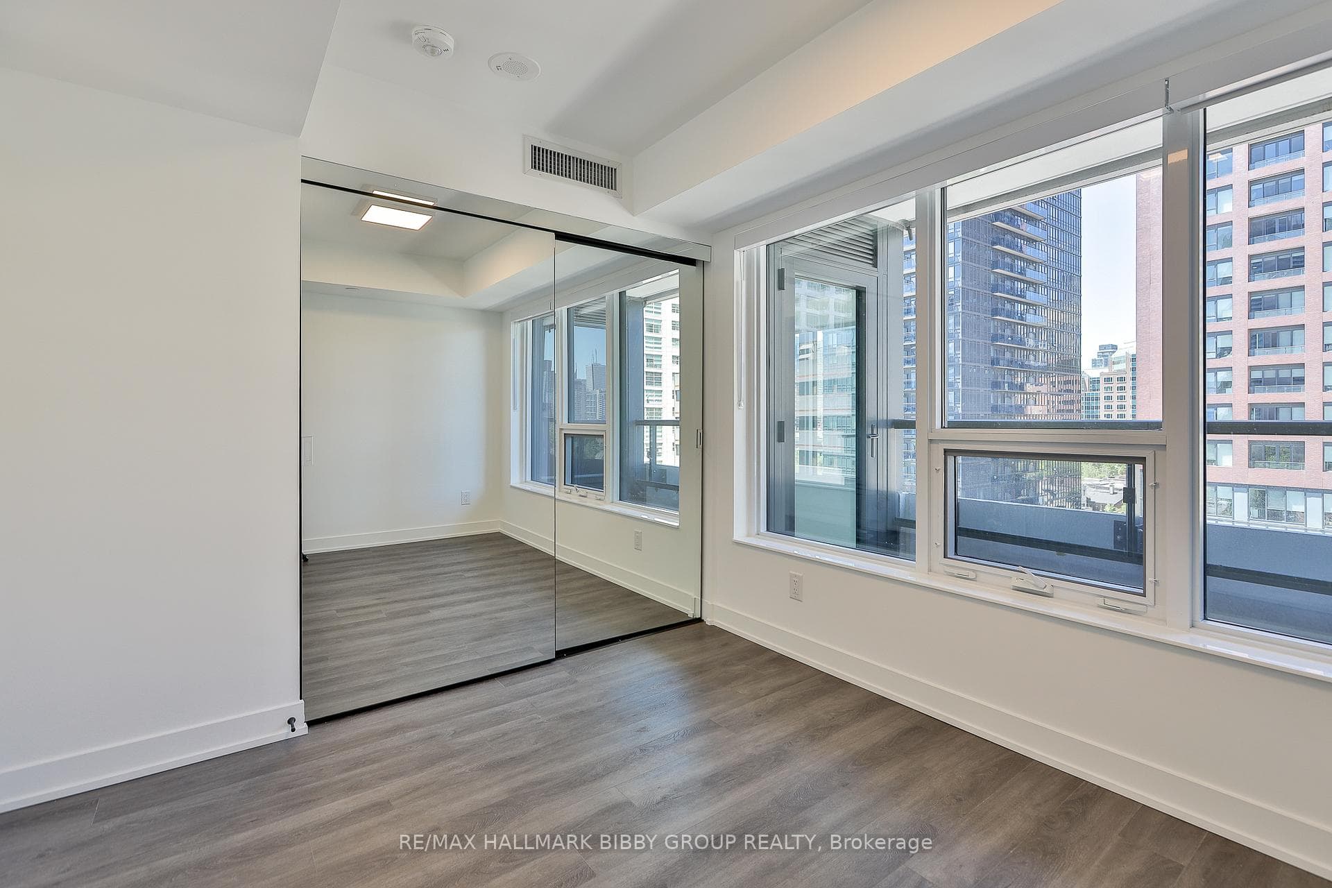609 Sherbourne Street Unit 803 photo 16