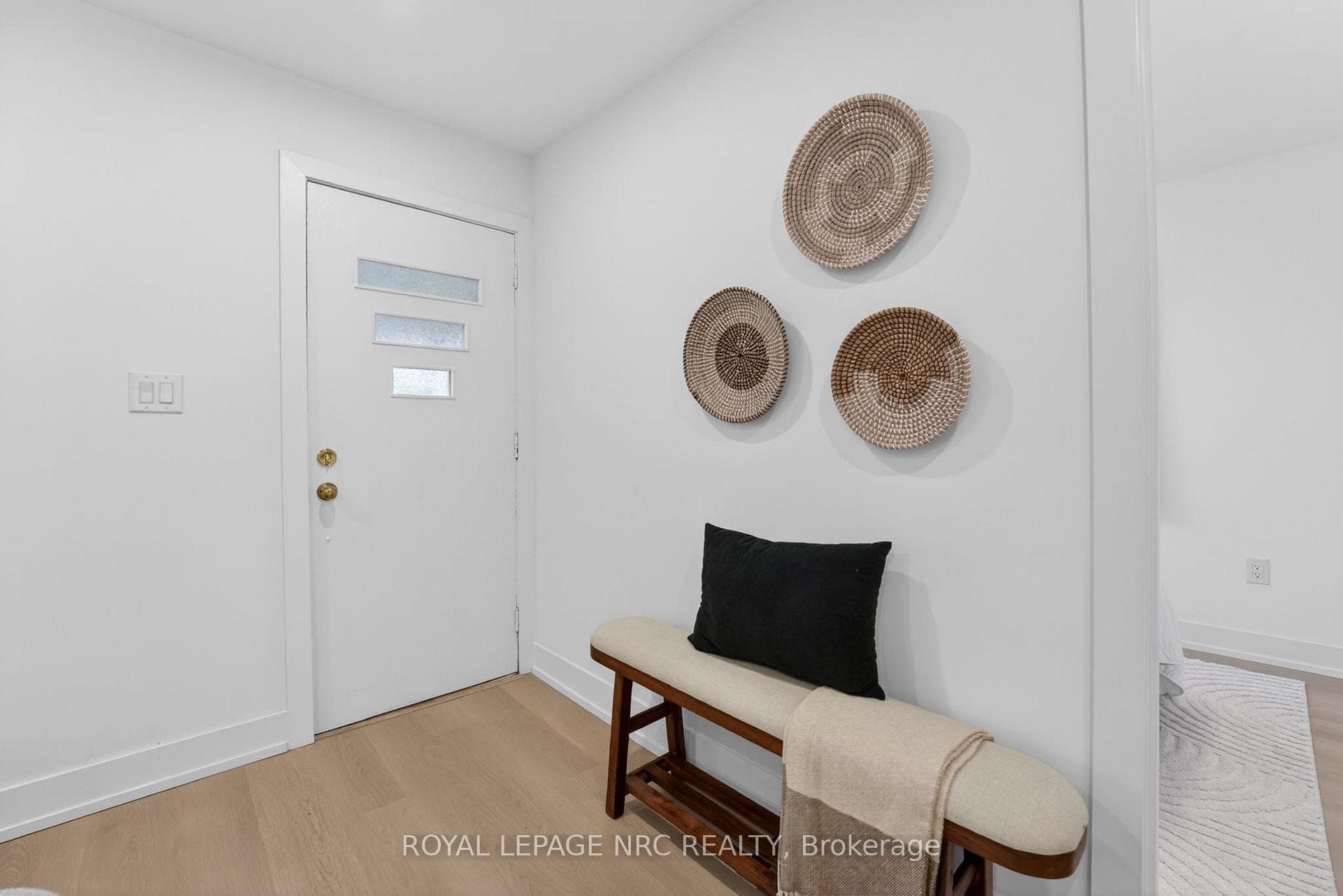 374 Navy Street photo 3