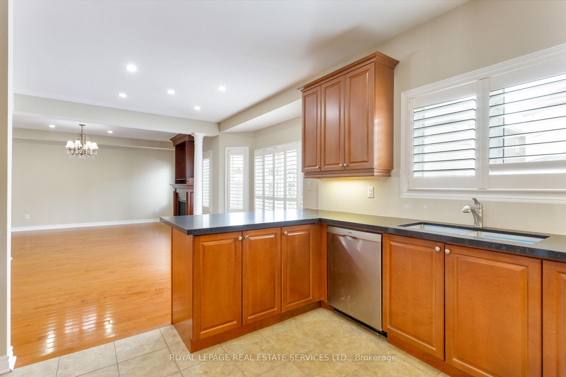 3137 Countess Crescent photo 12