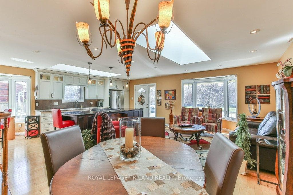 1221 GLENORA Drive photo 19
