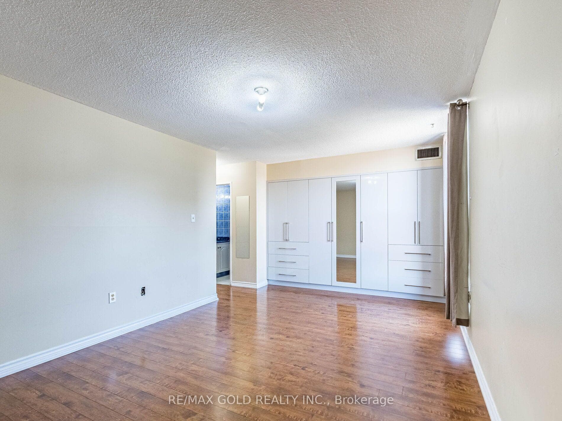 17 Knightsbridge Road Unit 1010 photo 28