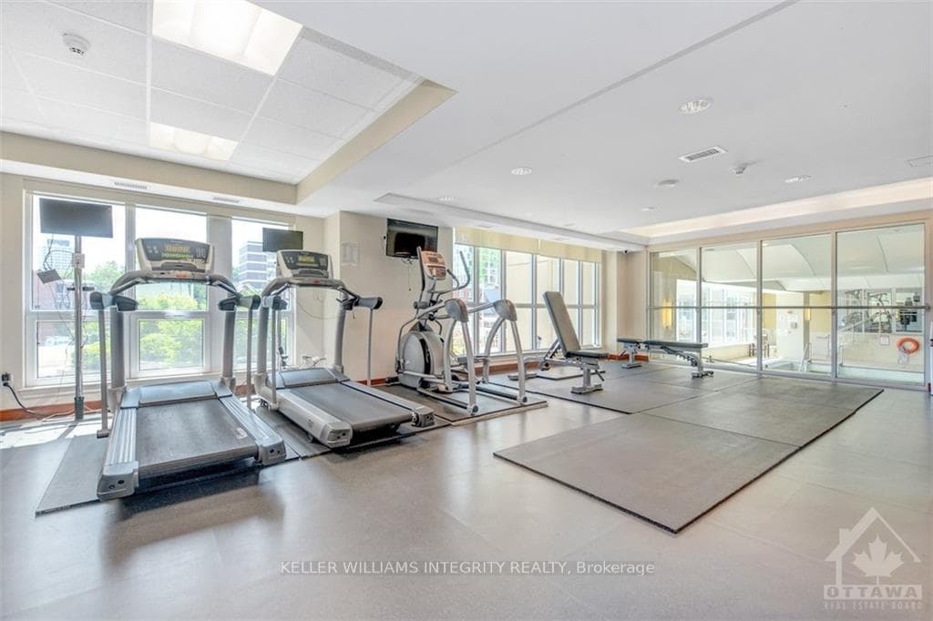 234 RIDEAU Street Unit 210 photo 17