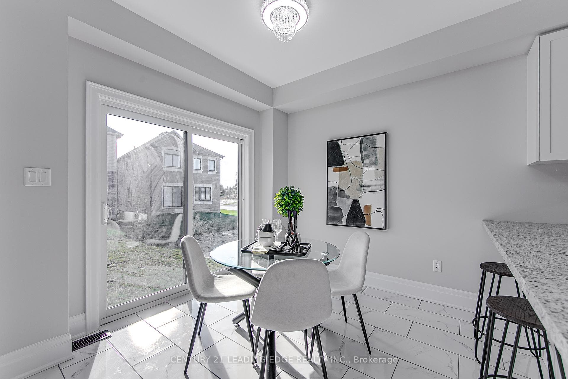 108 LORNE THOMAS Place photo 15
