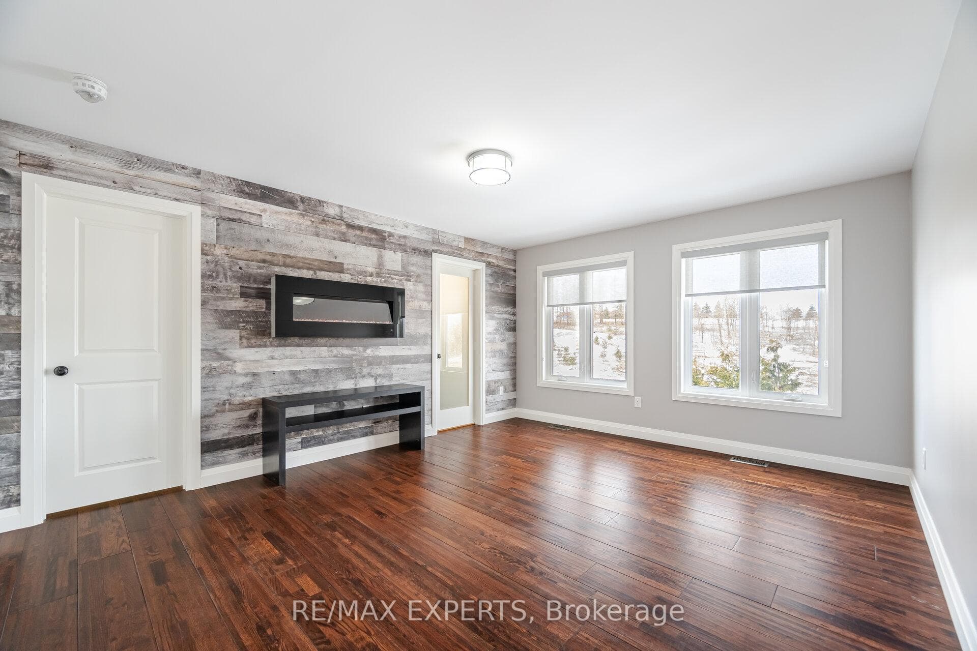 5541 Trafalgar Road photo 15