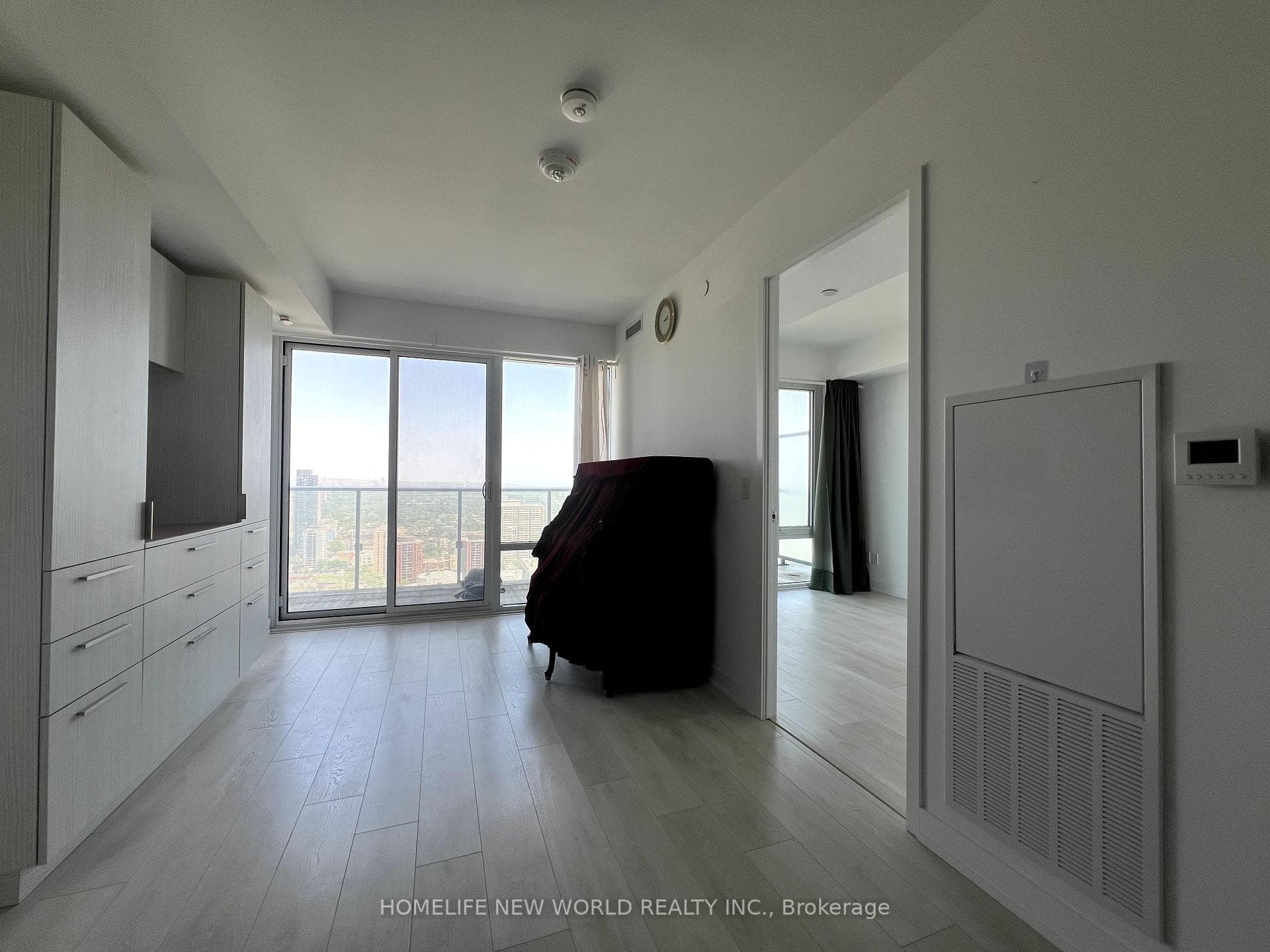 501 Yonge Street Unit 3707 photo 2