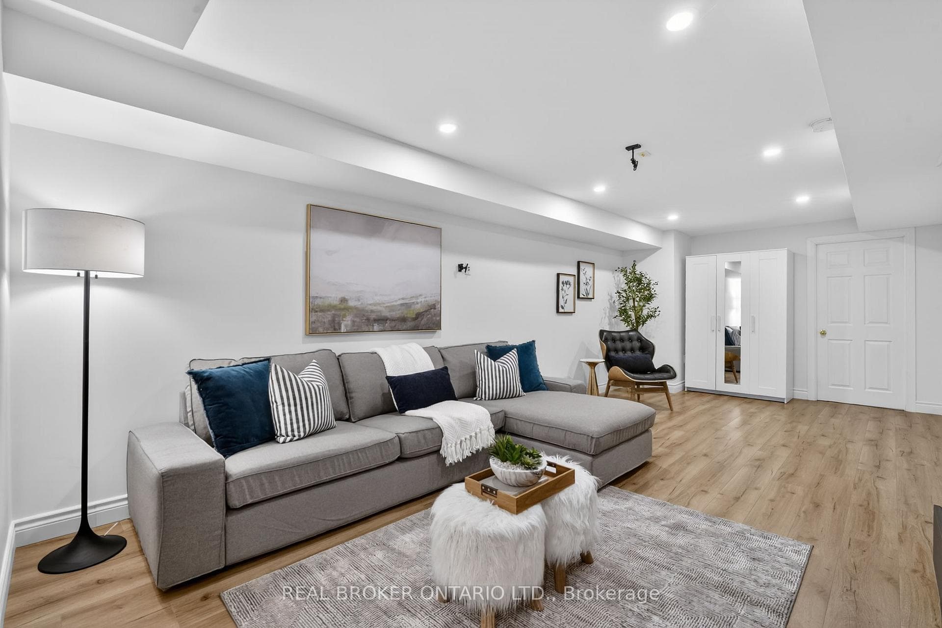 62 Moore Crescent photo 8