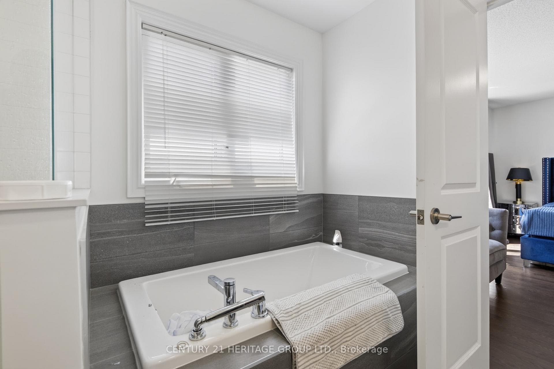77 Montrose Boulevard photo 20