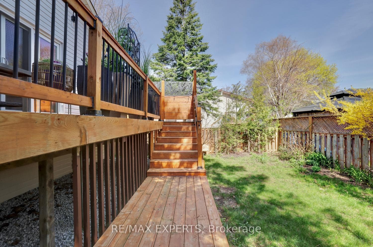 72 Donald Crescent photo 37