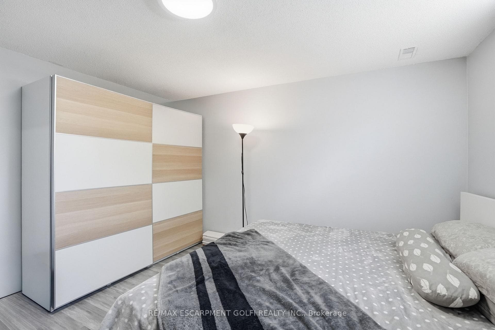 391 East 24th Street photo 33