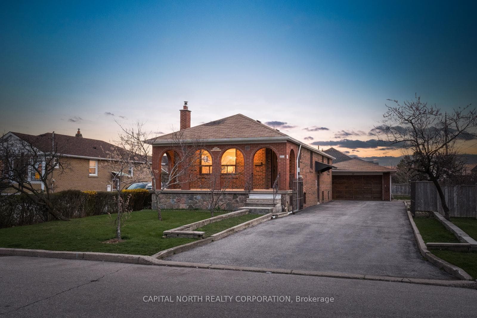 100 Cuffley Crescent photo 1